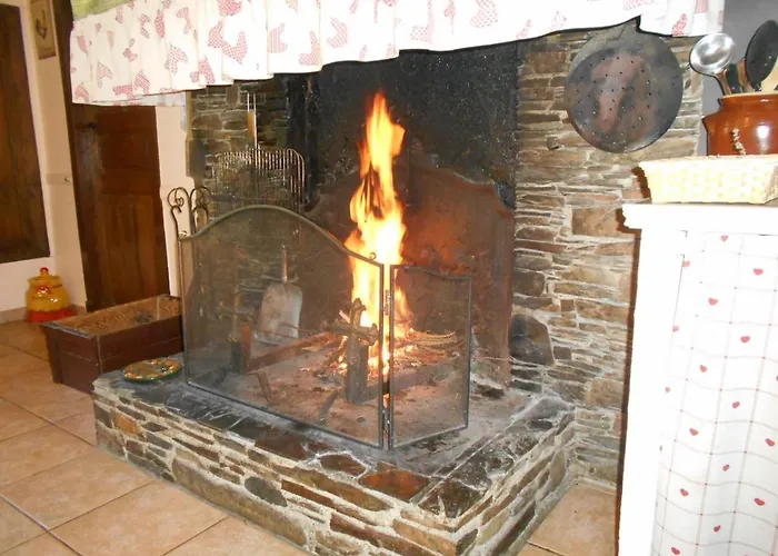 Confortable Avec Grande Cheminee Et Vues Sur Les Montagnes * Thebe