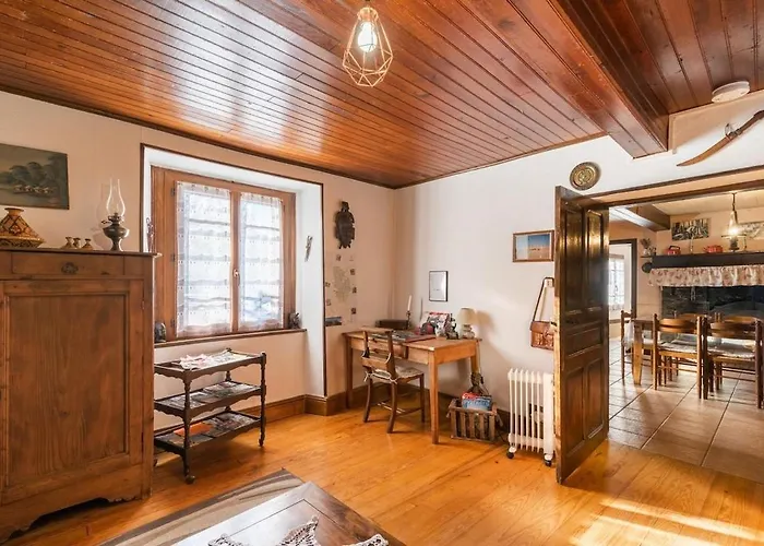 Prázdninový dům Confortable Avec Grande Cheminee Et Vues Sur Les Montagnes