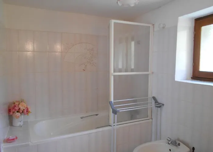 Prázdninový dům Confortable Avec Grande Cheminee Et Vues Sur Les Montagnes *