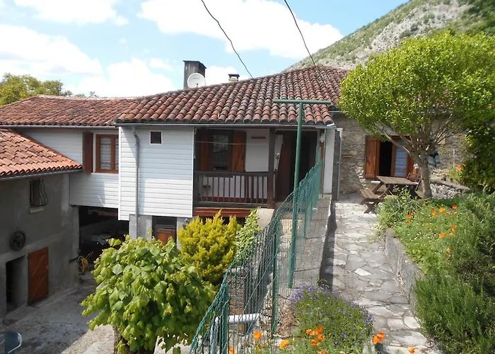 Confortable Avec Grande Cheminee Et Vues Sur Les Montagnes *