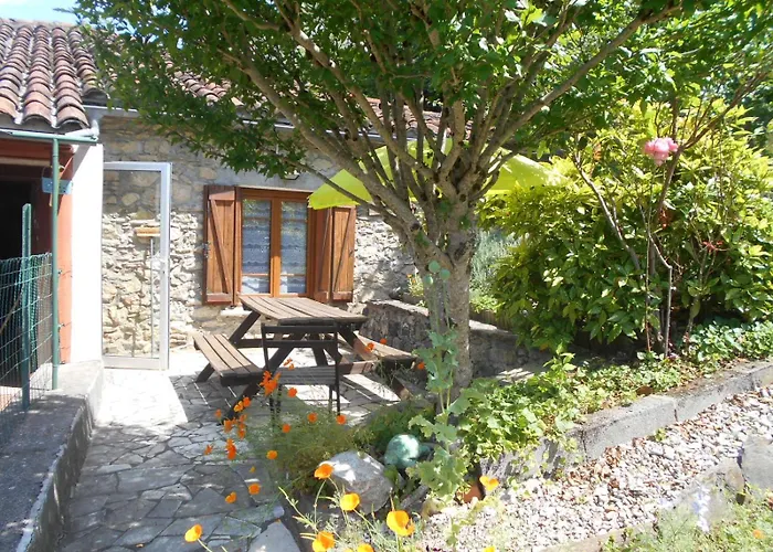 Confortable Avec Grande Cheminee Et Vues Sur Les Montagnes *