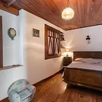 Confortable Avec Grande Cheminee Et Vues Sur Les Montagnes Nyaraló Thèbe