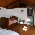 Confortable Avec Grande Cheminee Et Vues Sur Les Montagnes Thèbe