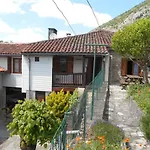 Confortable Avec Grande Cheminee Et Vues Sur Les Montagnes *