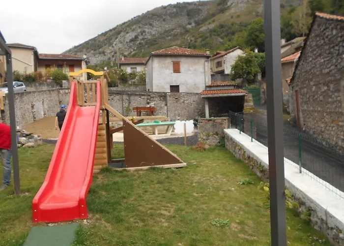 Confortable Avec Grande Cheminee Et Vues Sur Les Montagnes *